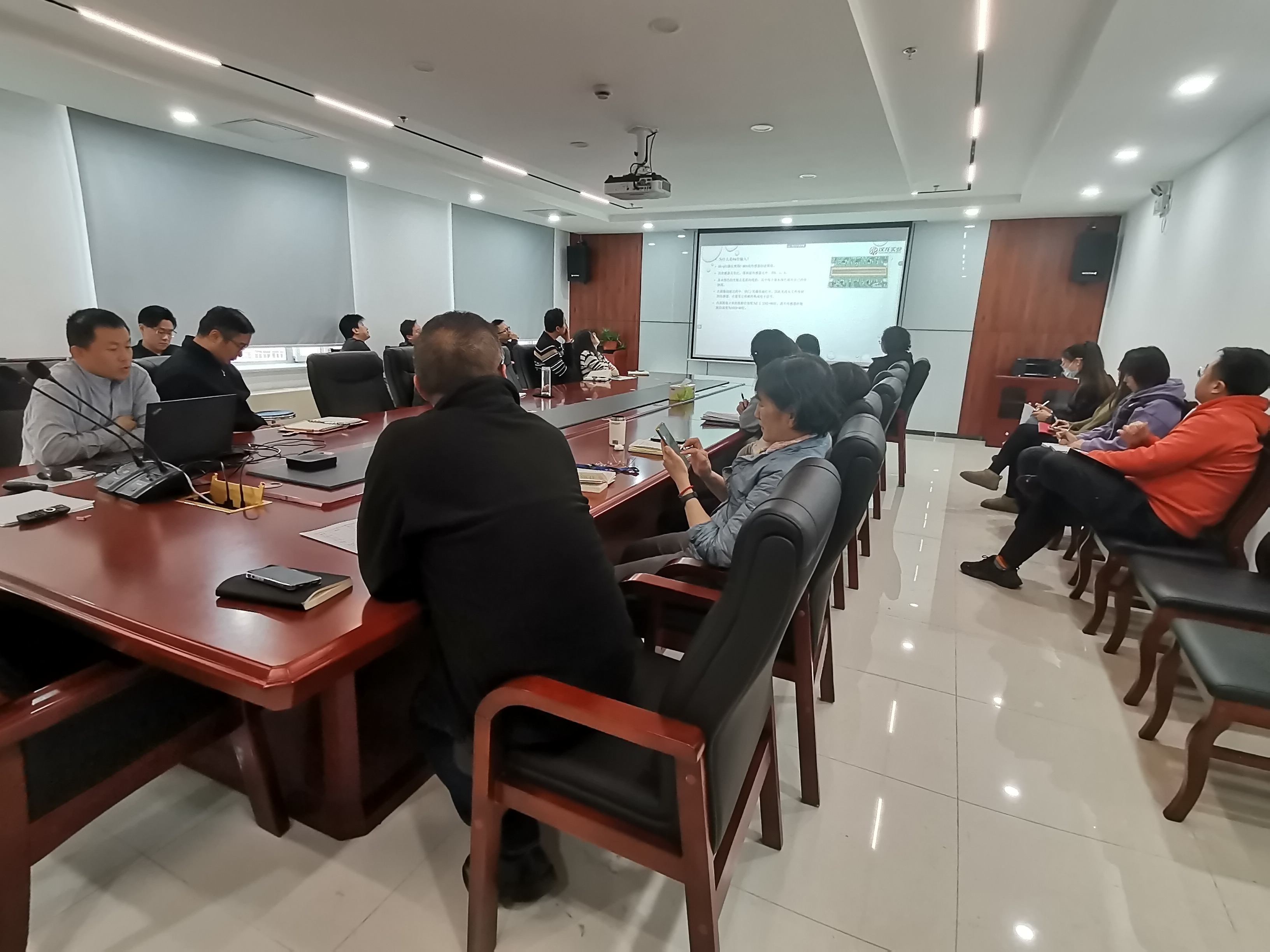 漢龍公司對全體員工進(jìn)行專業(yè)技能培訓(xùn)