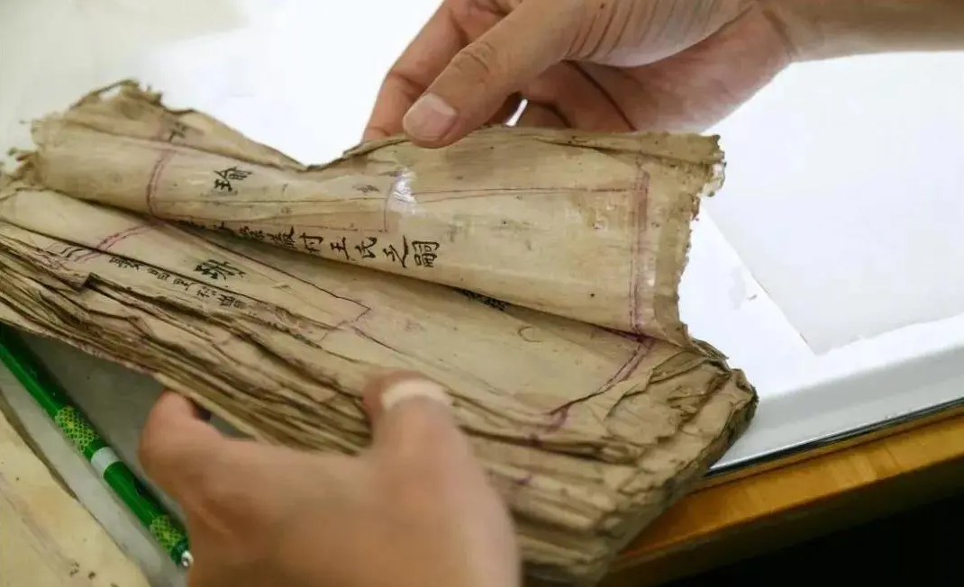 紙質(zhì)檔案酸化現(xiàn)狀與漢龍公司脫酸解決方案